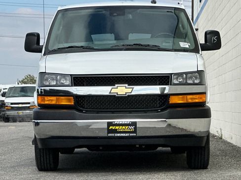 Used 2025 Chevrolet Express 3500 LT w/ LT Preferred Equipment Group RWD image 9