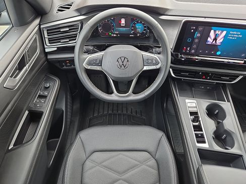 Used 2024 Volkswagen Atlas Cross Sport SE image 12