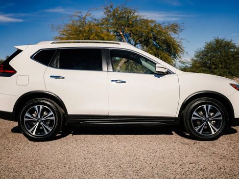 Used 2020 Nissan Rogue SV w/ Premium Package image 3