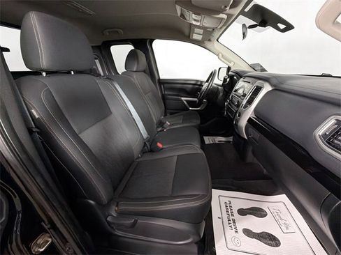 Used 2018 Nissan Titan SV image 27
