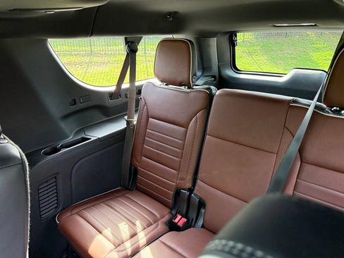 Used 2024 GMC Yukon XL Denali Ultimate AWD/4WD image 28
