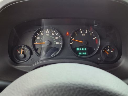 Used 2014 Jeep Patriot Latitude image 12