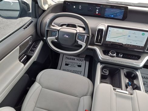 Used 2025 Ford Expedition Platinum w/ Driver's Package AWD/4WD image 17