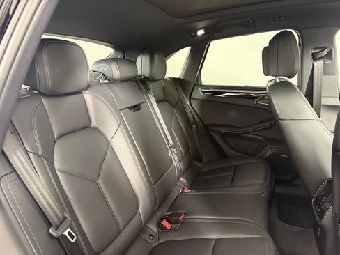 Certified 2026 Porsche Macan AWD/4WD image 18