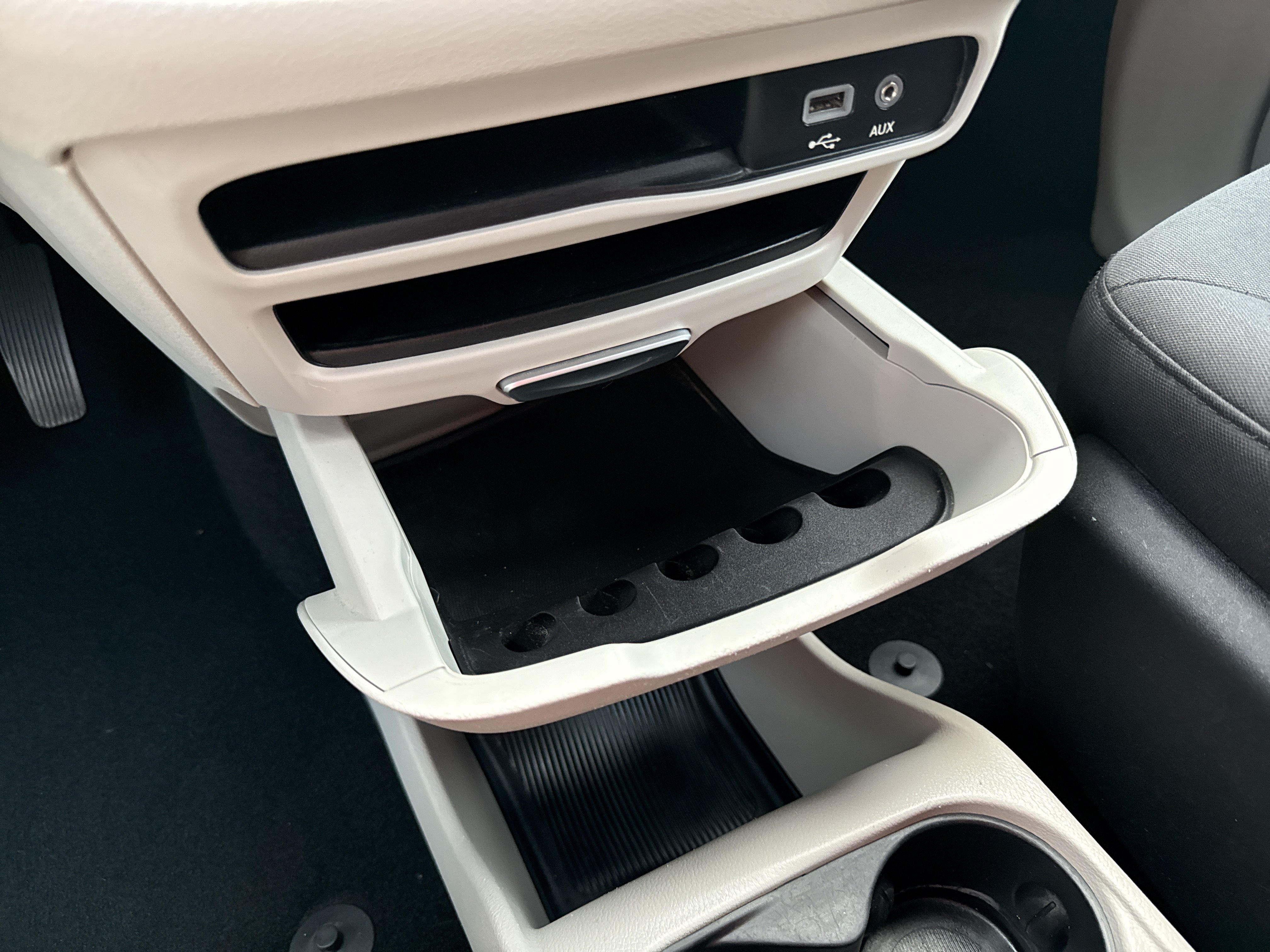Used 2017 Chrysler Pacifica LX FWD image 43