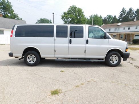 Used 2021 Chevrolet Express 3500 LS RWD image 4