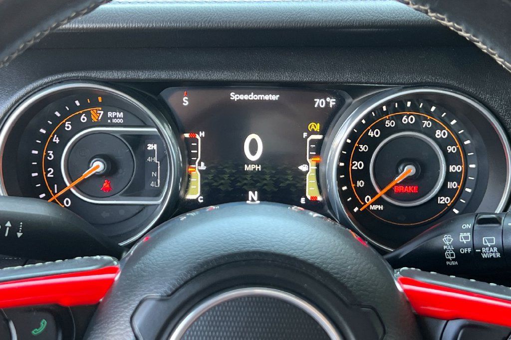 Used 2018 Jeep Wrangler Unlimited Sahara AWD/4WD image 26