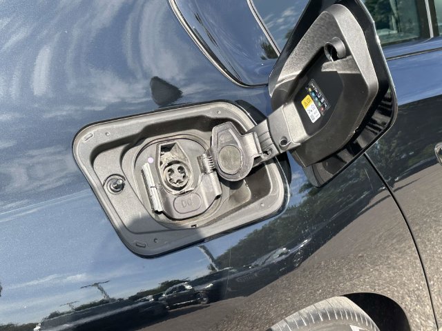 Certified 2023 BMW i7 xDrive60 AWD/4WD image 17