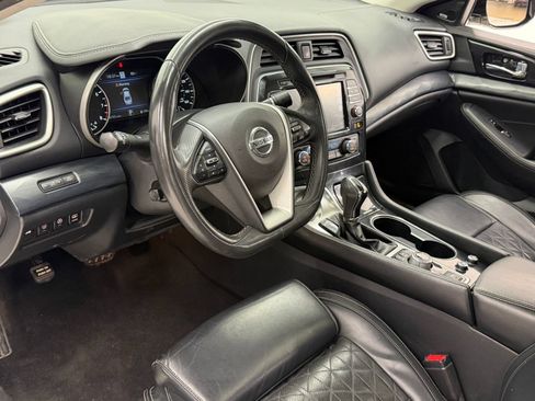 Used 2019 Nissan Maxima Platinum w/ Sport Mat Group FWD image 3