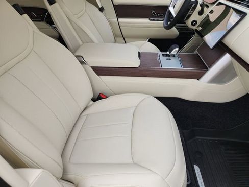 New 2026 Land Rover Range Rover Long Wheelbase SE AWD/4WD image 13