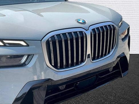 Used 2024 BMW X7 xDrive40i w/ M Sport Package AWD/4WD image 26