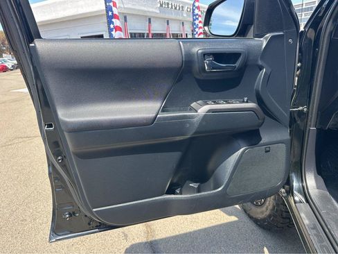 Used 2019 Toyota Tacoma TRD Pro AWD/4WD image 15