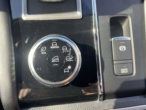 Used 2024 Mitsubishi Outlander SE FWD image 39