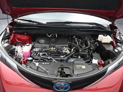 Used 2021 Toyota Sienna XSE FWD image 61
