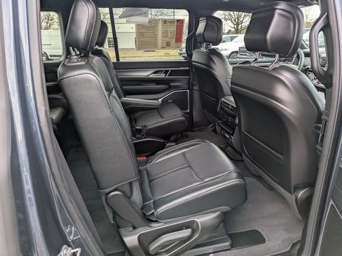 Used 2025 Jeep Wagoneer Series II image 18