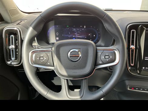Certified 2023 Volvo XC40 B5 Plus w/ Driver Assist Package AWD/4WD image 3