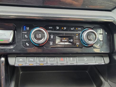 Used 2024 GMC Sierra 1500 AT4 w/ Technology Package image 25