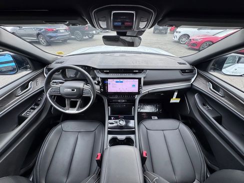 New 2026 Jeep Grand Cherokee L Limited AWD/4WD image 10