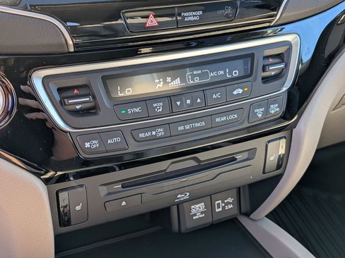 Used 2021 Honda Pilot Touring image 22