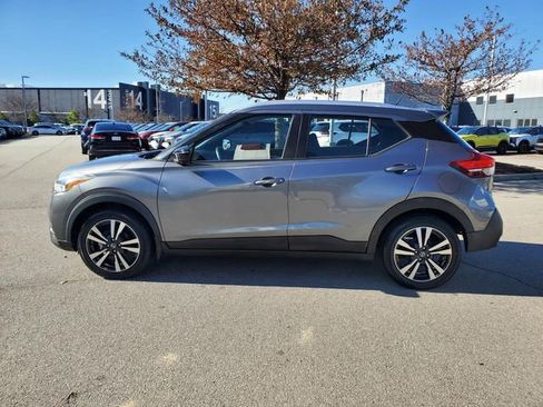 Used 2019 Nissan Kicks SR image 6