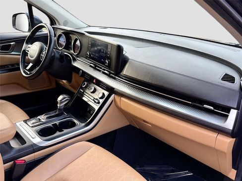 Used 2022 Kia Carnival LX image 30