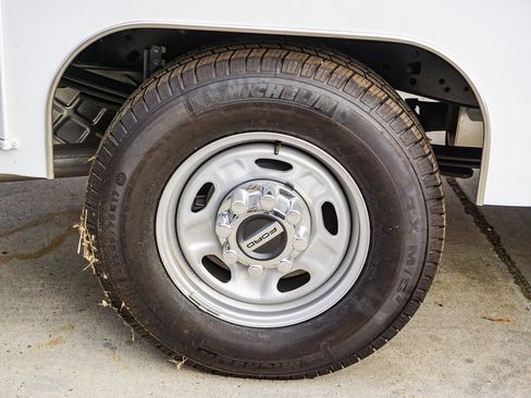 New 2024 Ford F250 XL w/ XL Chrome Package image 10