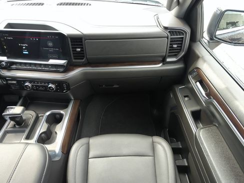 Used 2024 GMC Sierra 1500 SLT RWD image 15