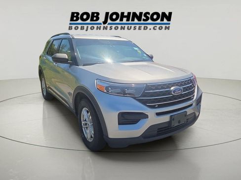 Used 2022 Ford Explorer XLT AWD/4WD image 2