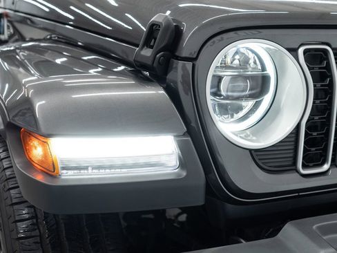 Used 2025 Jeep Wrangler Unlimited Sahara w/ Safety Group AWD/4WD image 34