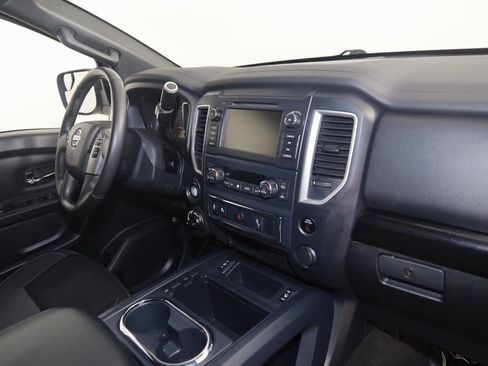 Used 2019 Nissan Titan SV w/ SV Convenience Package image 38