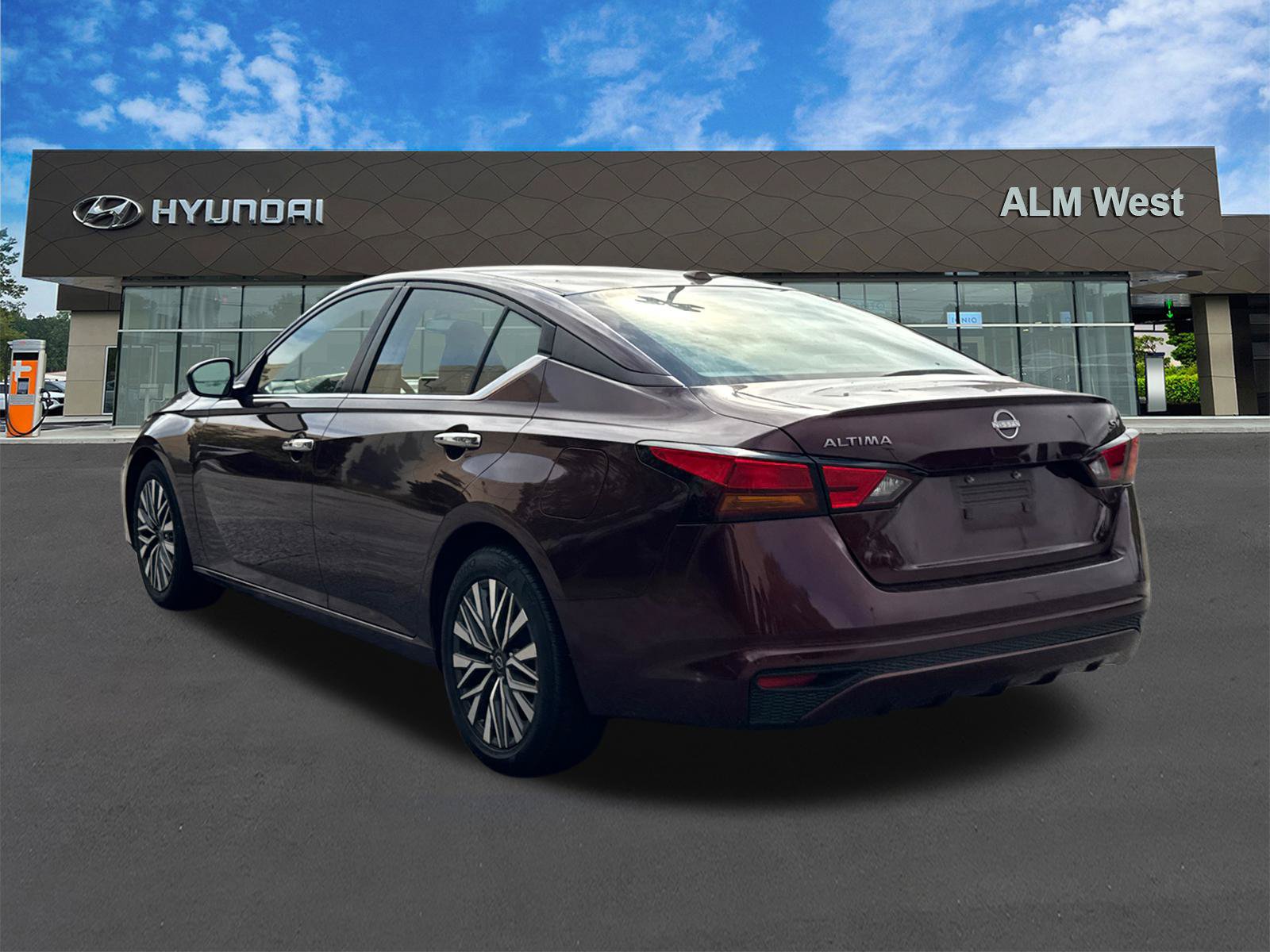 Used 2024 Nissan Altima 2.5 SV FWD image 7