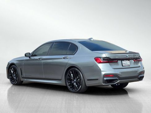 Used 2022 BMW 740i w/ M Sport Package RWD image 6