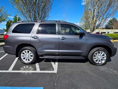 Used 2011 Toyota Sequoia Platinum AWD/4WD image 4