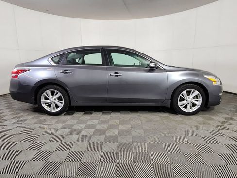Used 2015 Nissan Altima 2.5 SV w/ Convenience Package FWD image 7