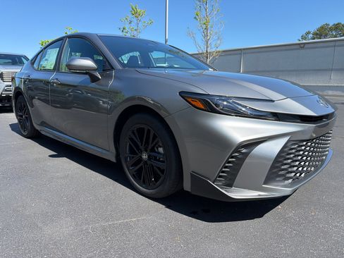 Used 2026 Toyota Camry Hybrid FWD image 1
