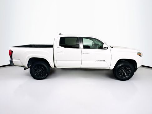 Used 2021 Toyota Tacoma SR5 AWD/4WD image 10