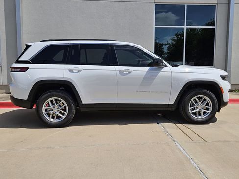 New 2026 Jeep Grand Cherokee Laredo RWD image 2