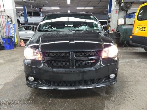 Used 2019 Dodge Grand Caravan GT image 3