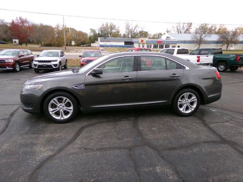 Used 2016 Ford Taurus SE image 7