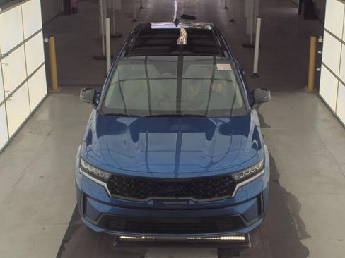 Used 2022 Kia Sorento S w/ Panoramic Sunroof Package FWD image 2
