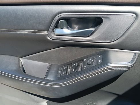 Used 2022 Nissan Rogue SV w/ SV Premium Package AWD/4WD image 15