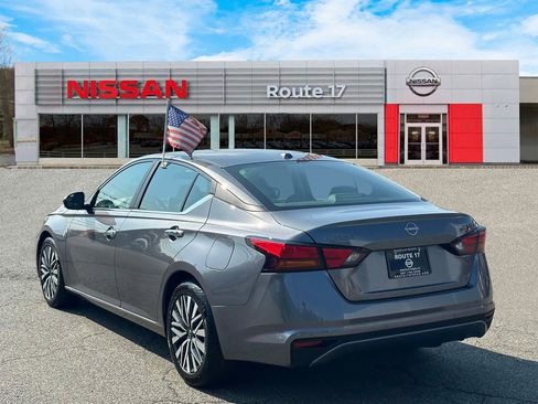 Used 2024 Nissan Altima 2.5 SV image 4