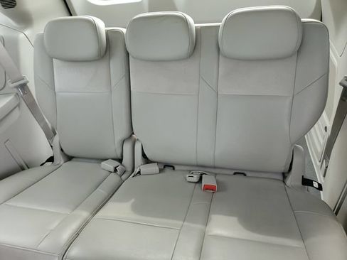 Used 2010 Chrysler Town & Country Limited w/ Entertainment Group #3 FWD image 10