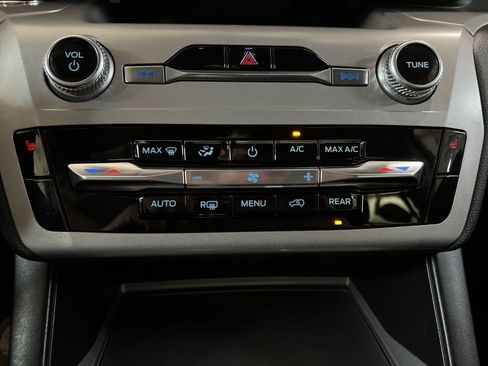 Certified 2022 Ford Explorer XLT AWD/4WD image 20
