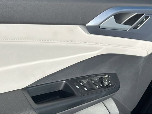 New 2026 Volkswagen Taos SE image 22