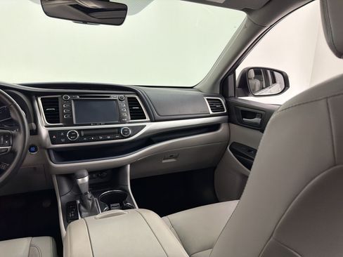 Used 2017 Toyota Highlander XLE FWD image 34