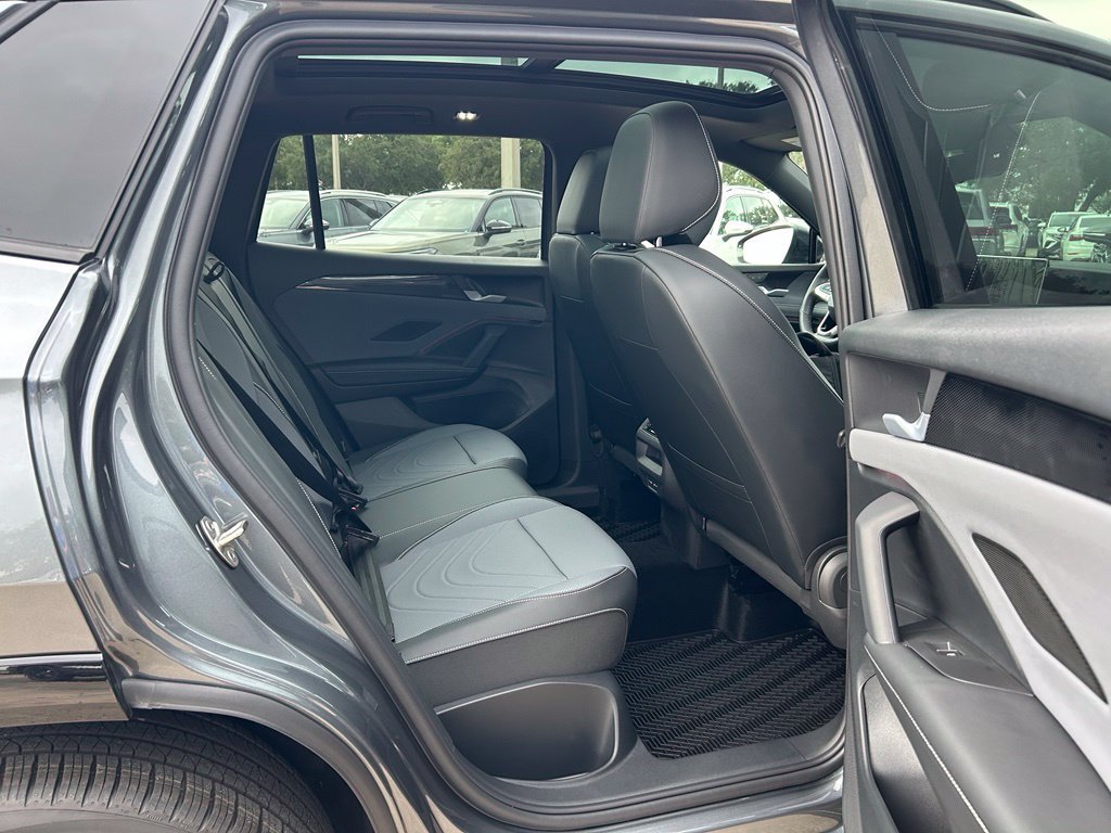 New 2026 Volkswagen Tiguan SE R-Line FWD image 39