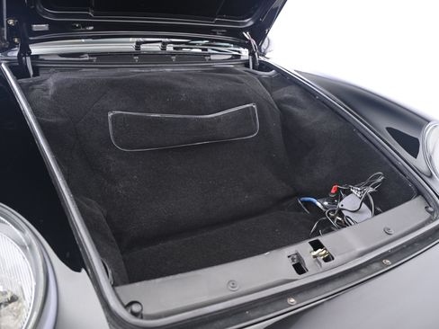 Used 1995 Porsche 911 Carrera RWD image 15