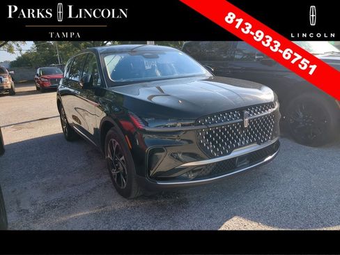 Used 2025 Lincoln Nautilus Premier AWD/4WD image 2