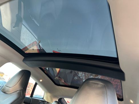 Used 2013 Tesla Model S Signature Performance image 19